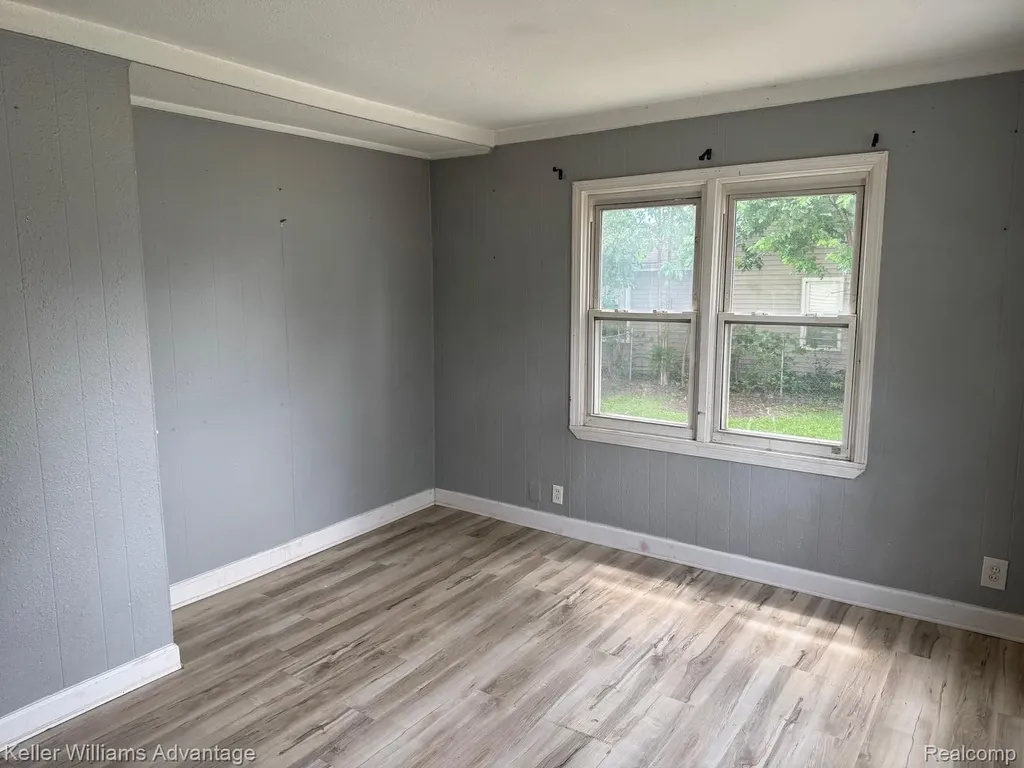 25858 Leach Street Roseville City MI 48066