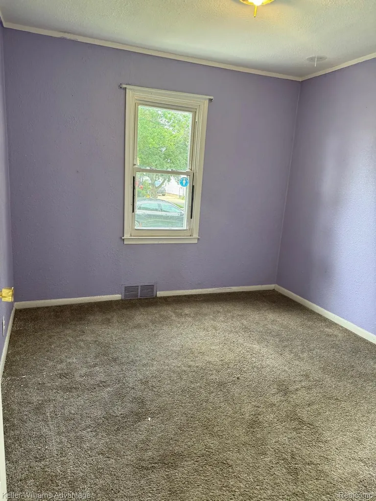 25858 Leach Street Roseville City MI 48066