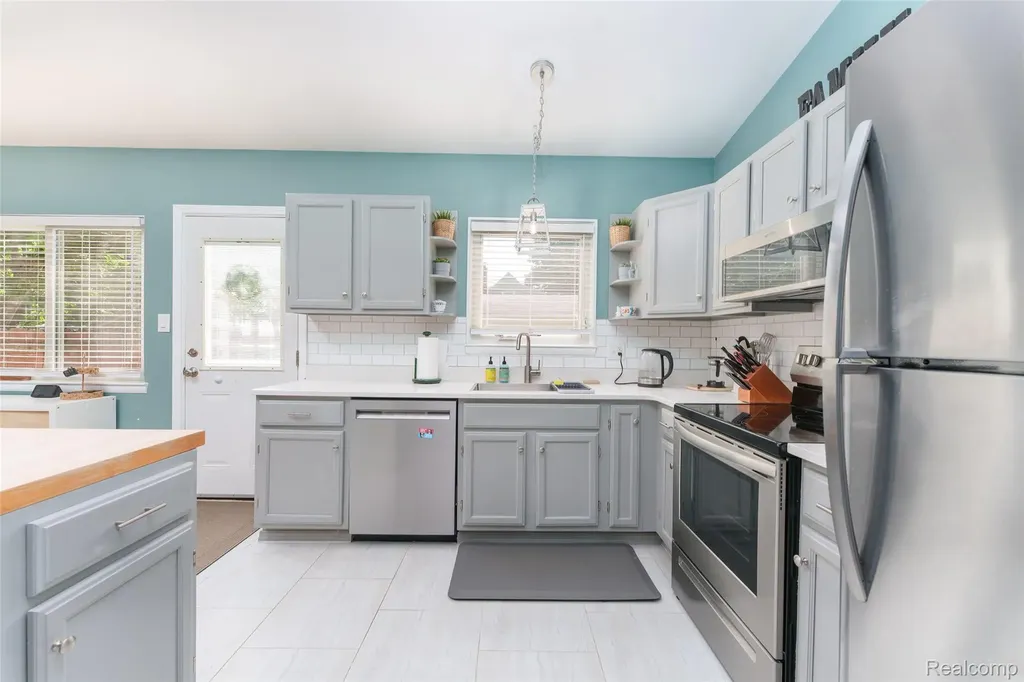 11860 Riverside Drive Plymouth Charter Township MI 48170