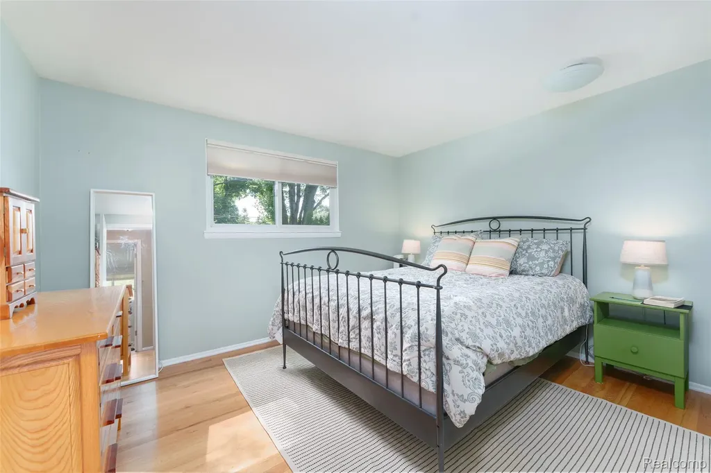 11860 Riverside Drive Plymouth Charter Township MI 48170