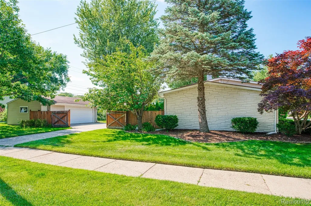 11860 Riverside Drive Plymouth Charter Township MI 48170