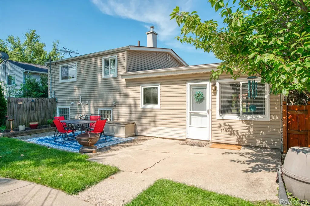11860 Riverside Drive Plymouth Charter Township MI 48170