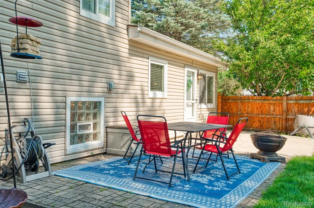 11860 Riverside Drive Plymouth Charter Township MI 48170