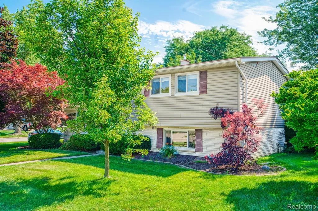 11860 Riverside Drive Plymouth Charter Township MI 48170