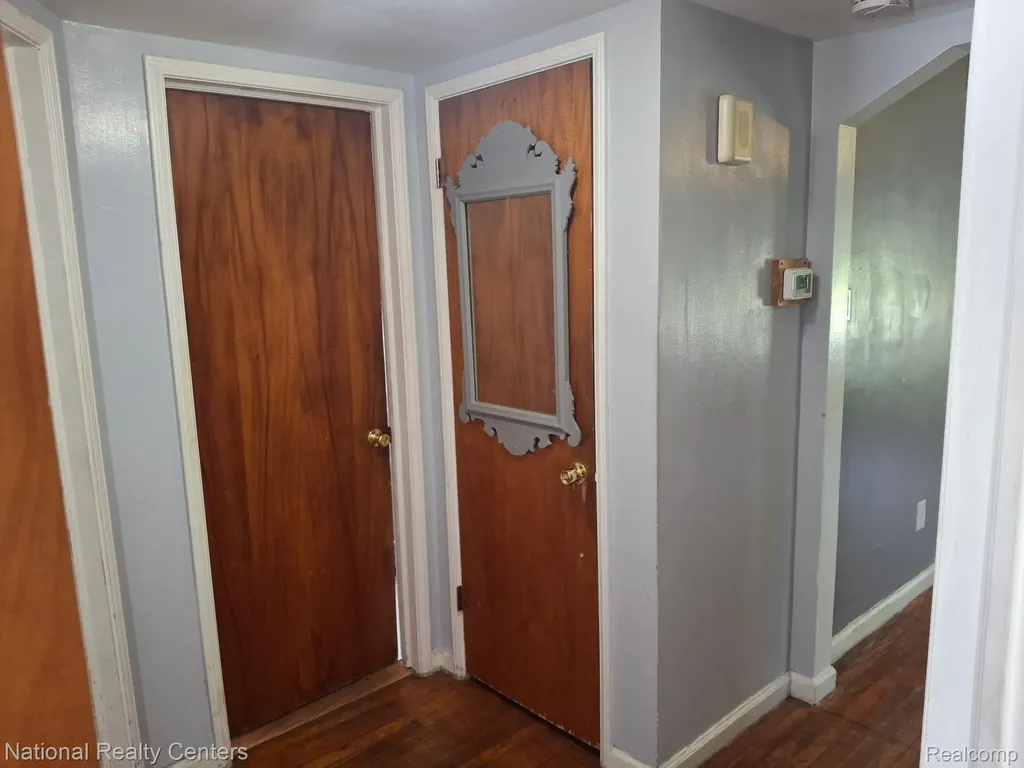 8310 Braile Detroit City MI 48228