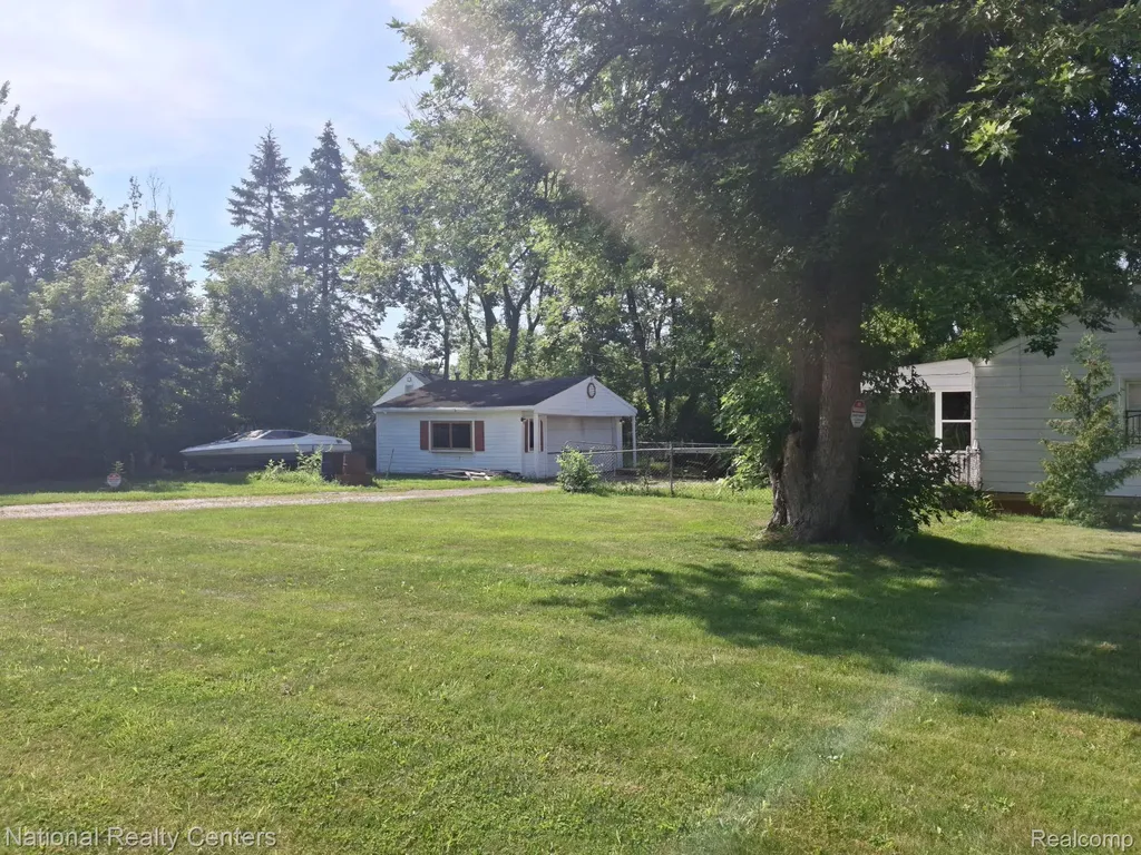 8310 Braile Detroit City MI 48228
