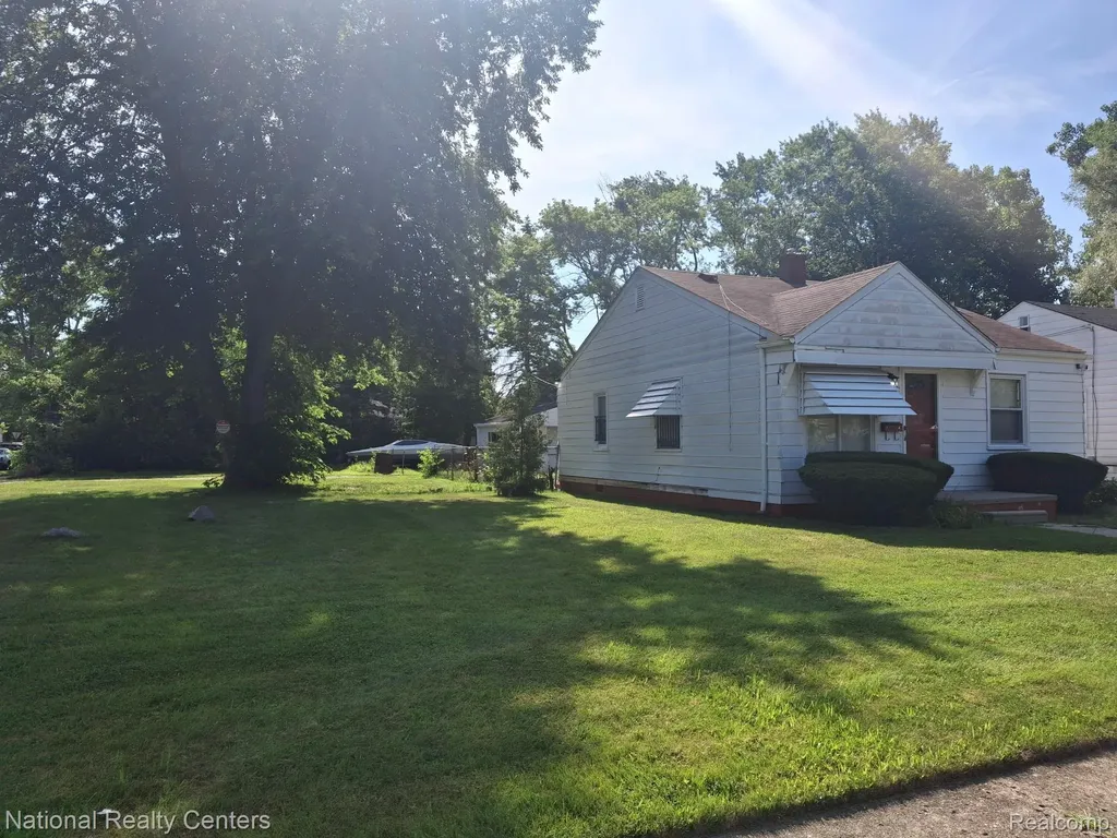 8310 Braile Detroit City MI 48228