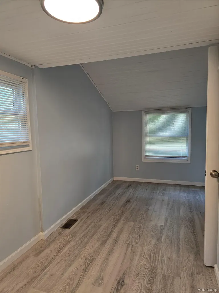 21411 Collingham Avenue Farmington Hills City MI 48336