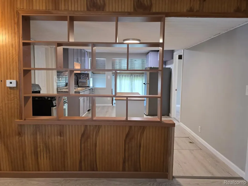 21411 Collingham Avenue Farmington Hills City MI 48336