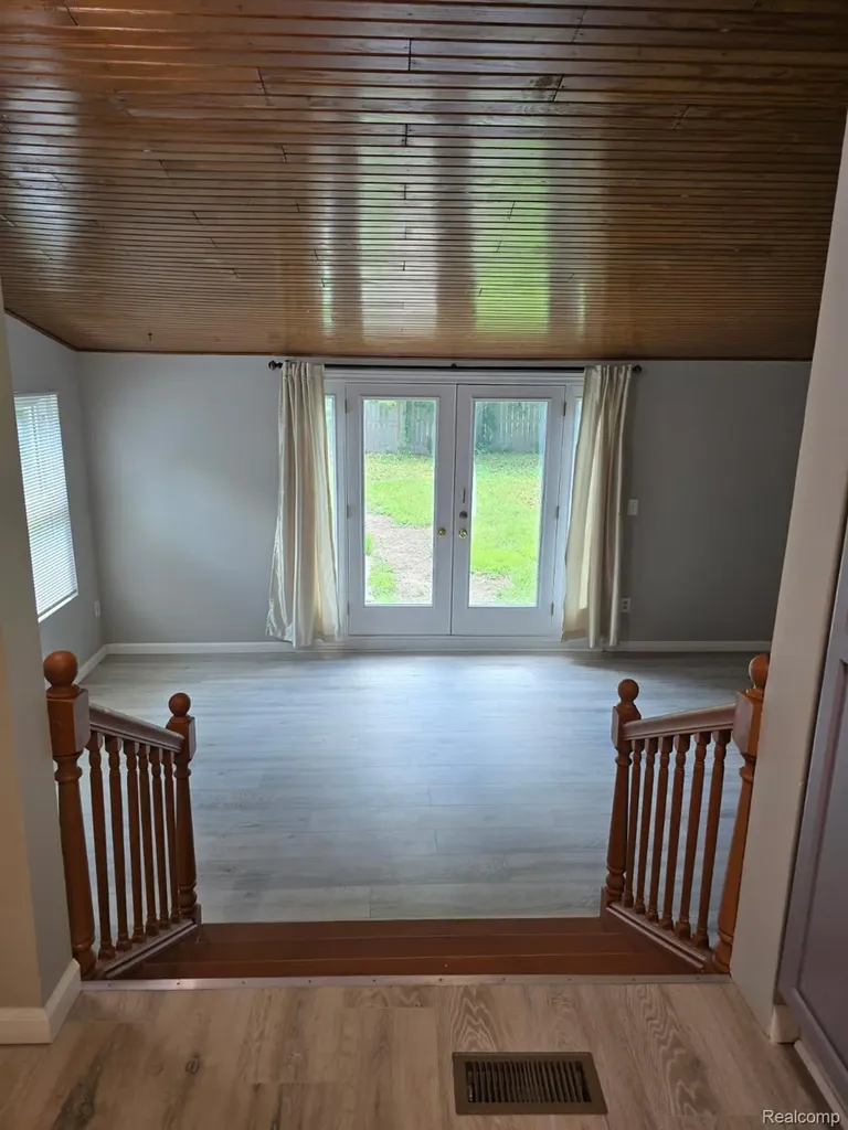 21411 Collingham Avenue Farmington Hills City MI 48336