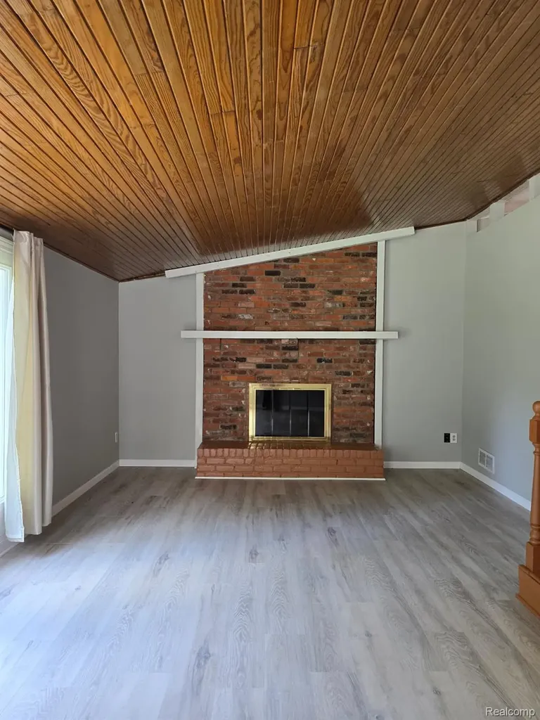 21411 Collingham Avenue Farmington Hills City MI 48336