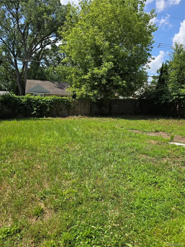 21411 Collingham Avenue Farmington Hills City MI 48336