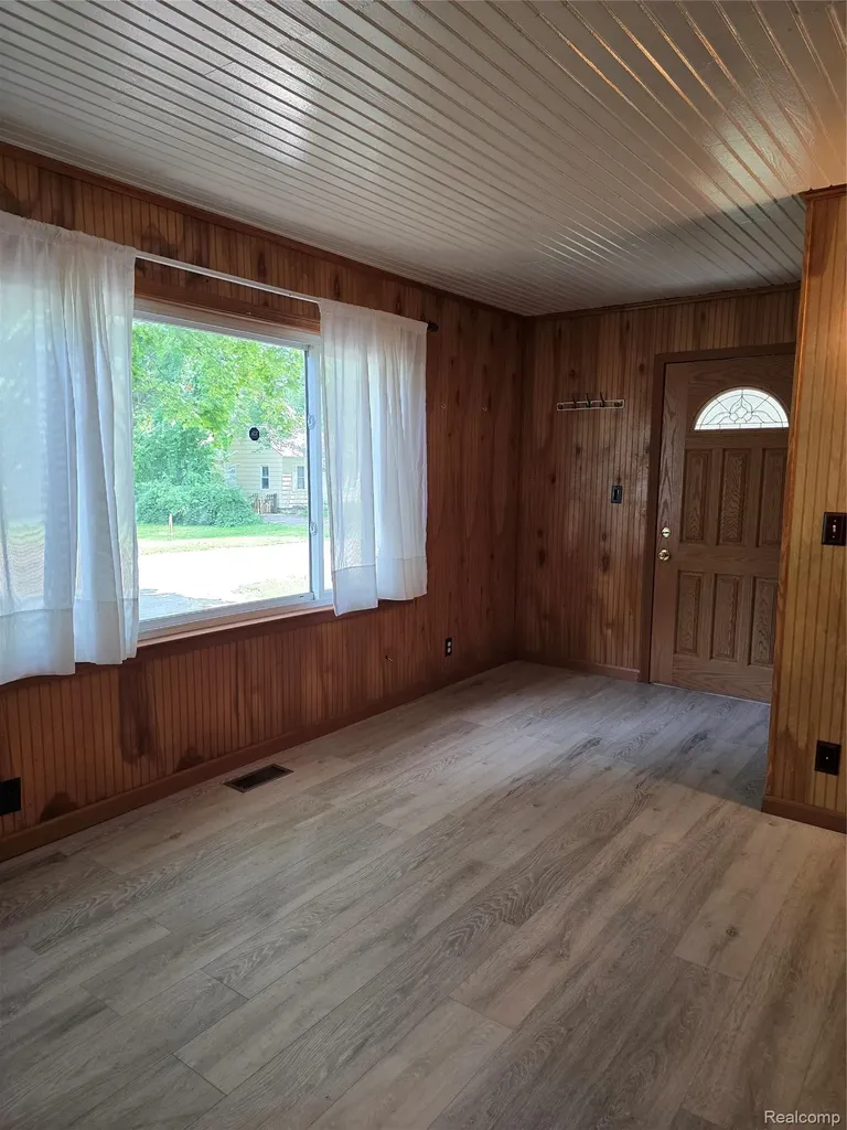 21411 Collingham Avenue Farmington Hills City MI 48336