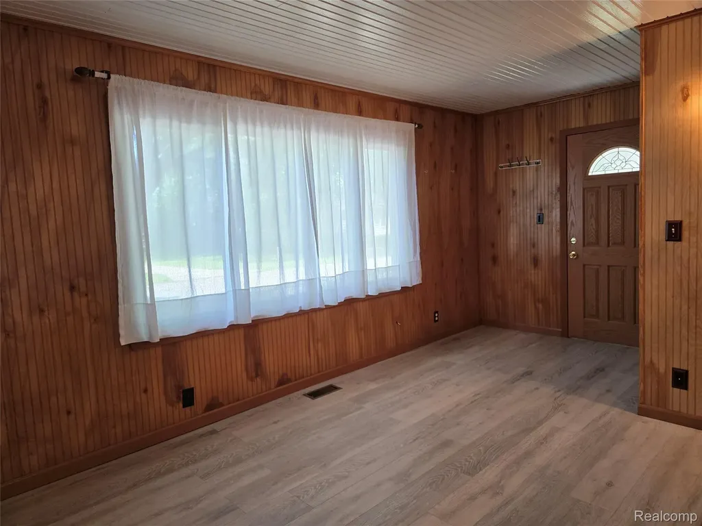 21411 Collingham Avenue Farmington Hills City MI 48336