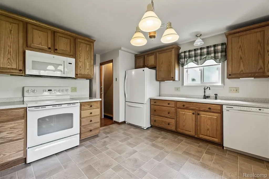 14225 Bainbridge Street Livonia City MI 48154