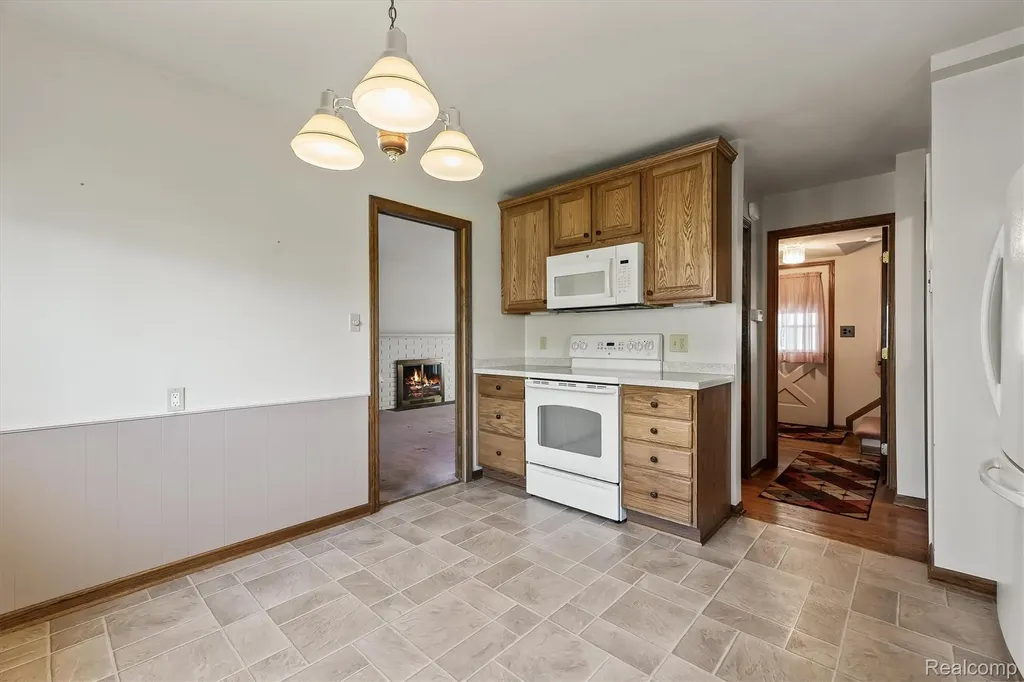14225 Bainbridge Street Livonia City MI 48154