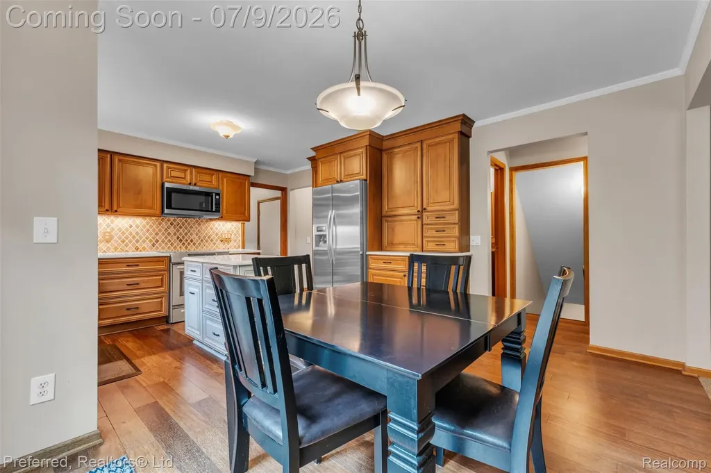 20155 Wayne Road Livonia City MI 48152