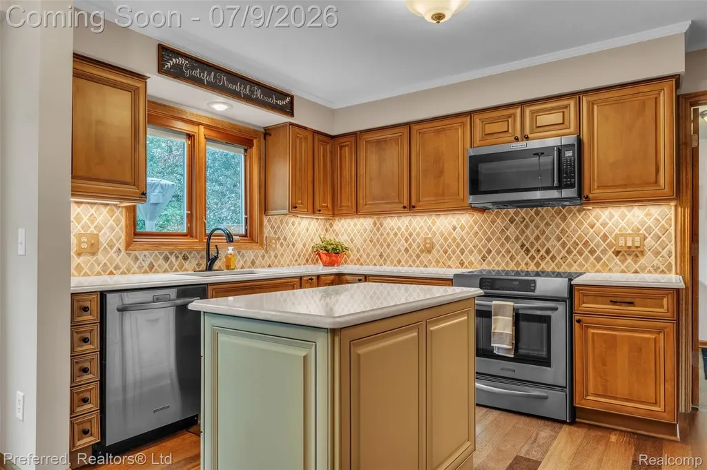 20155 Wayne Road Livonia City MI 48152