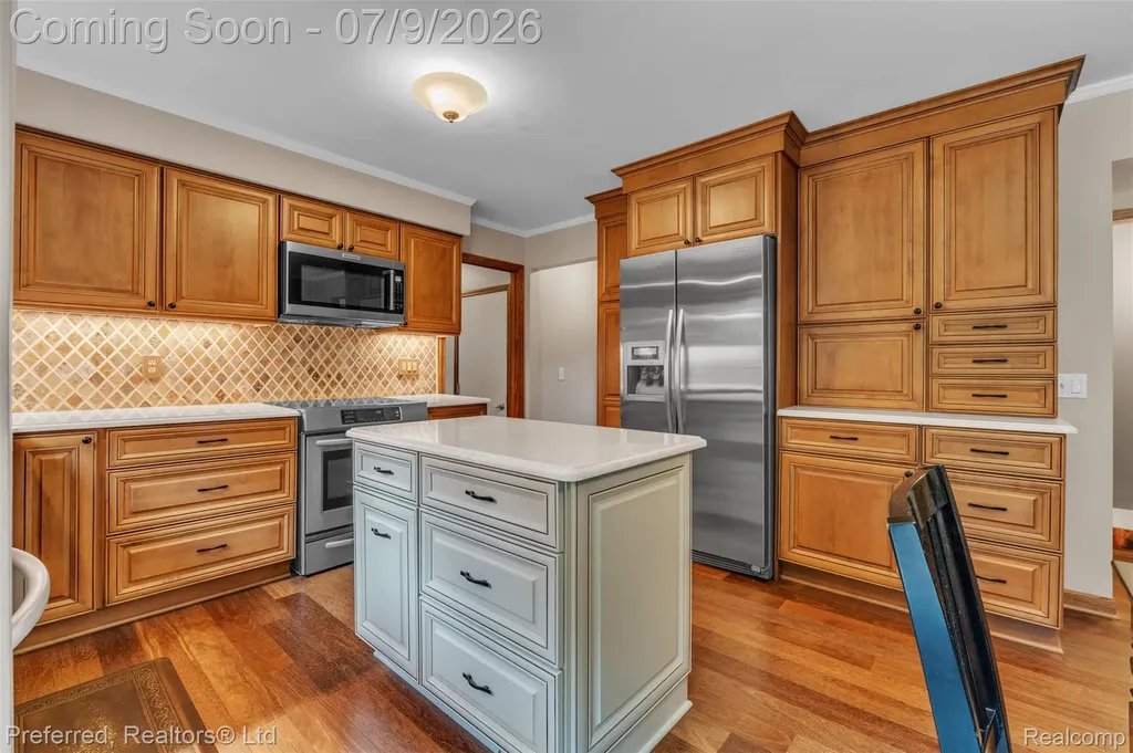 20155 Wayne Road Livonia City MI 48152