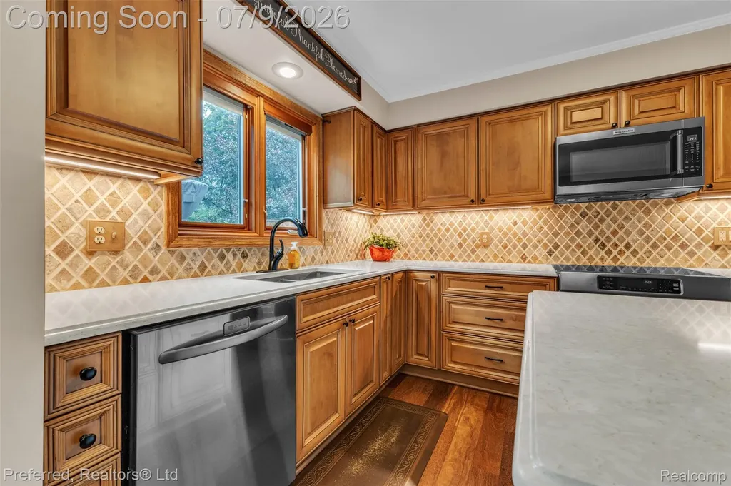 20155 Wayne Road Livonia City MI 48152