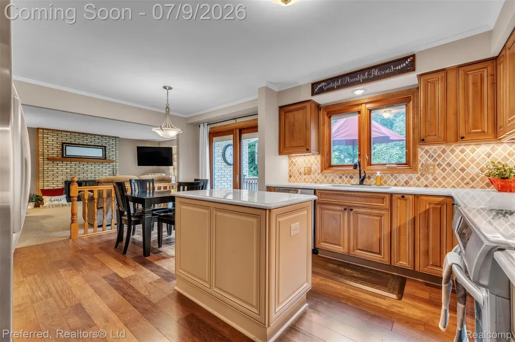 20155 Wayne Road Livonia City MI 48152