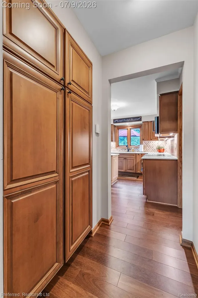 20155 Wayne Road Livonia City MI 48152