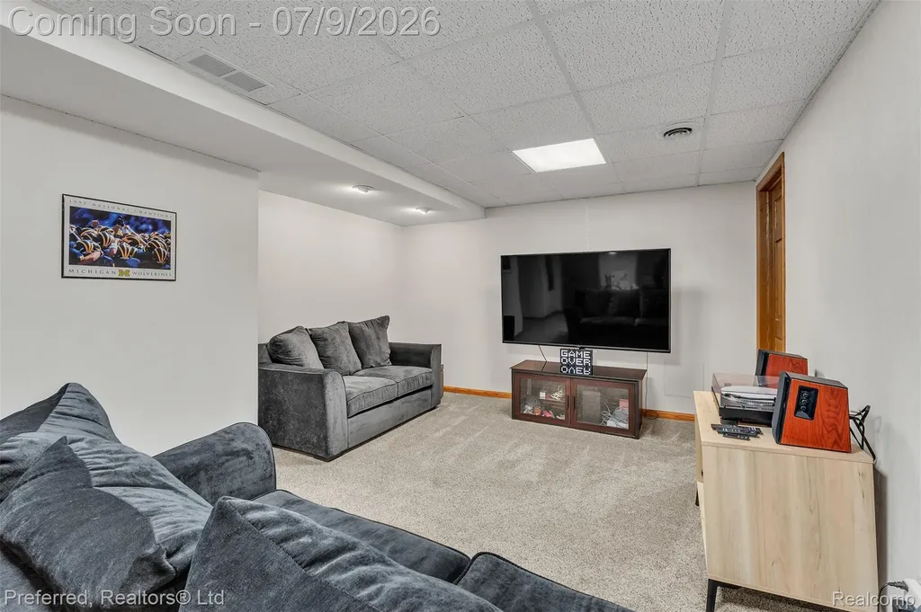 20155 Wayne Road Livonia City MI 48152