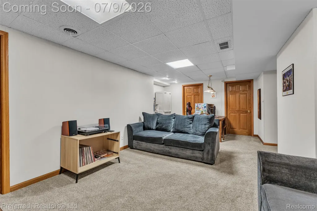 20155 Wayne Road Livonia City MI 48152