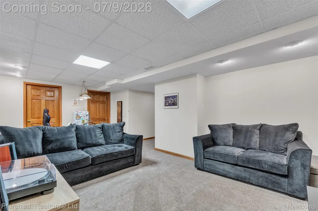 20155 Wayne Road Livonia City MI 48152