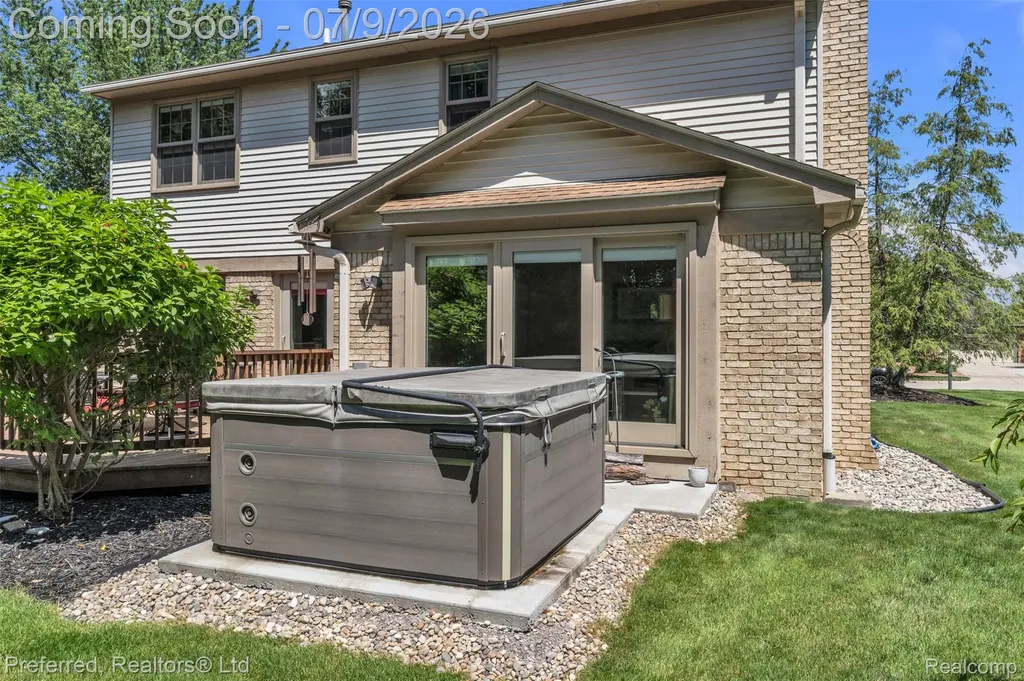 20155 Wayne Road Livonia City MI 48152