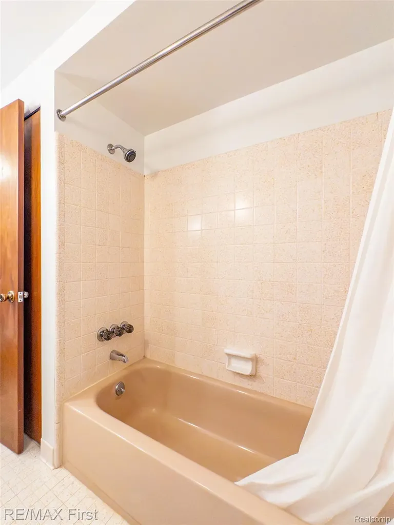 8506 Orchardview Drive Washington Township MI 48095