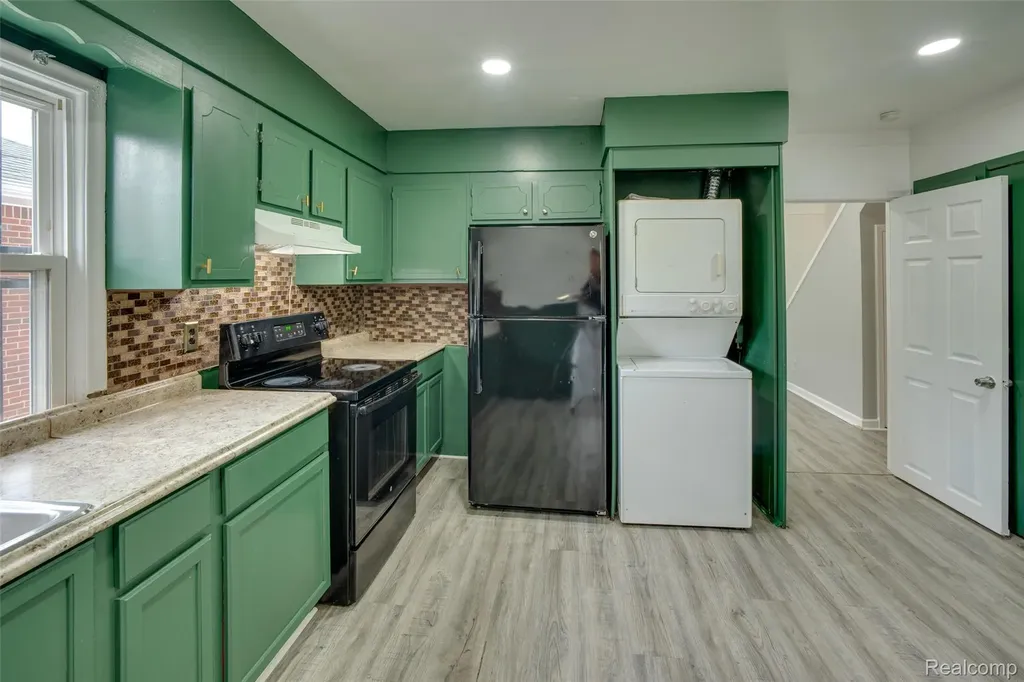 3149 Poplar Avenue Warren City MI 48091
