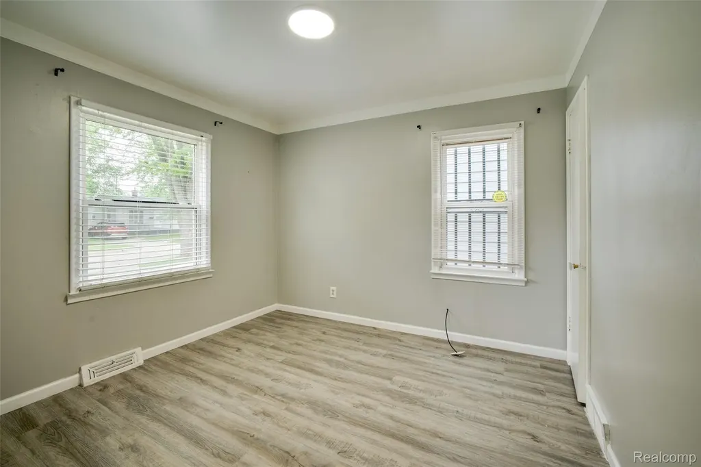 3149 Poplar Avenue Warren City MI 48091