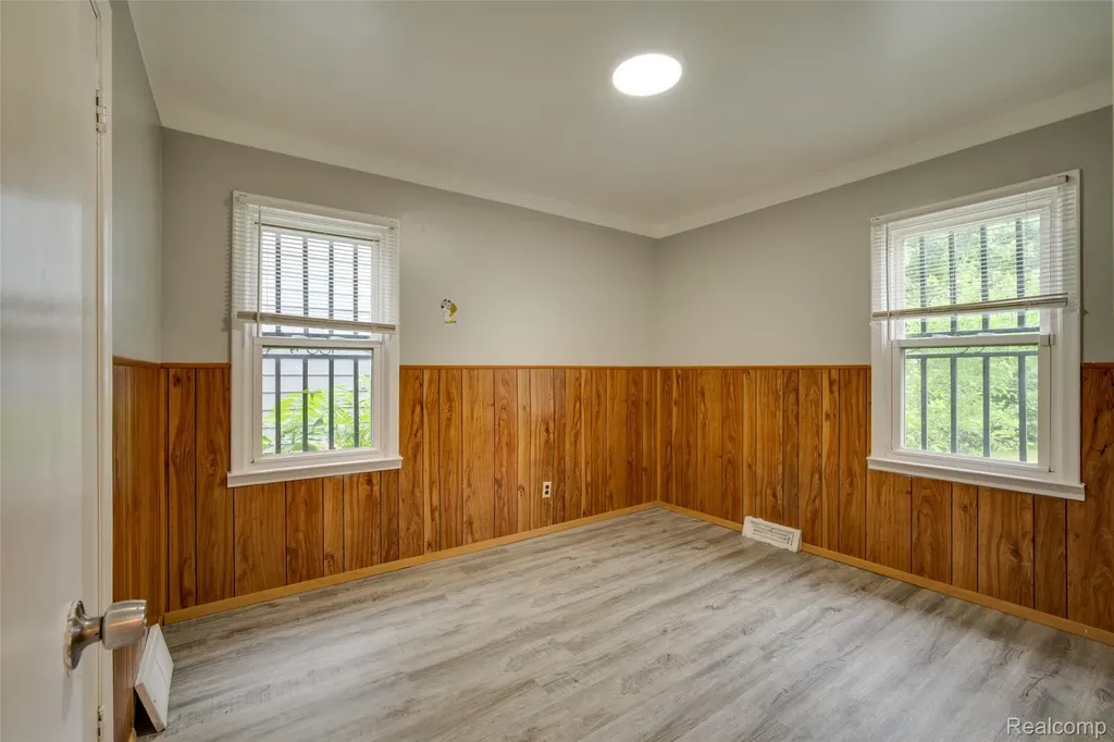 3149 Poplar Avenue Warren City MI 48091