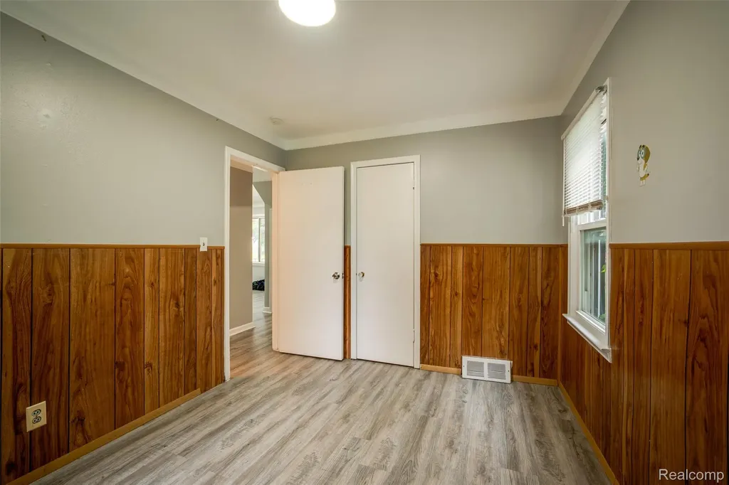3149 Poplar Avenue Warren City MI 48091