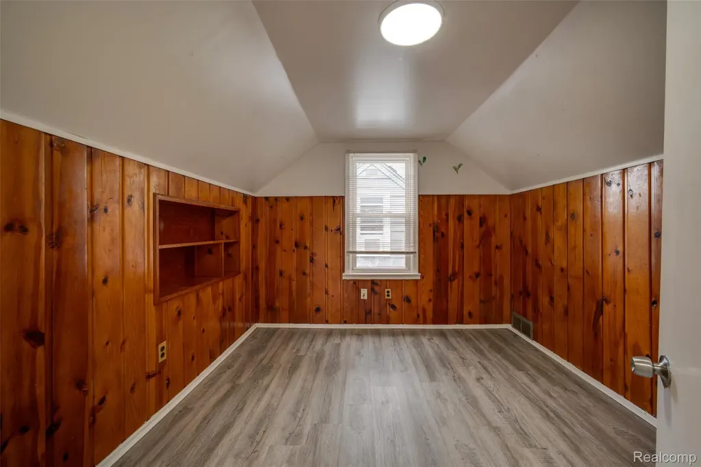 3149 Poplar Avenue Warren City MI 48091