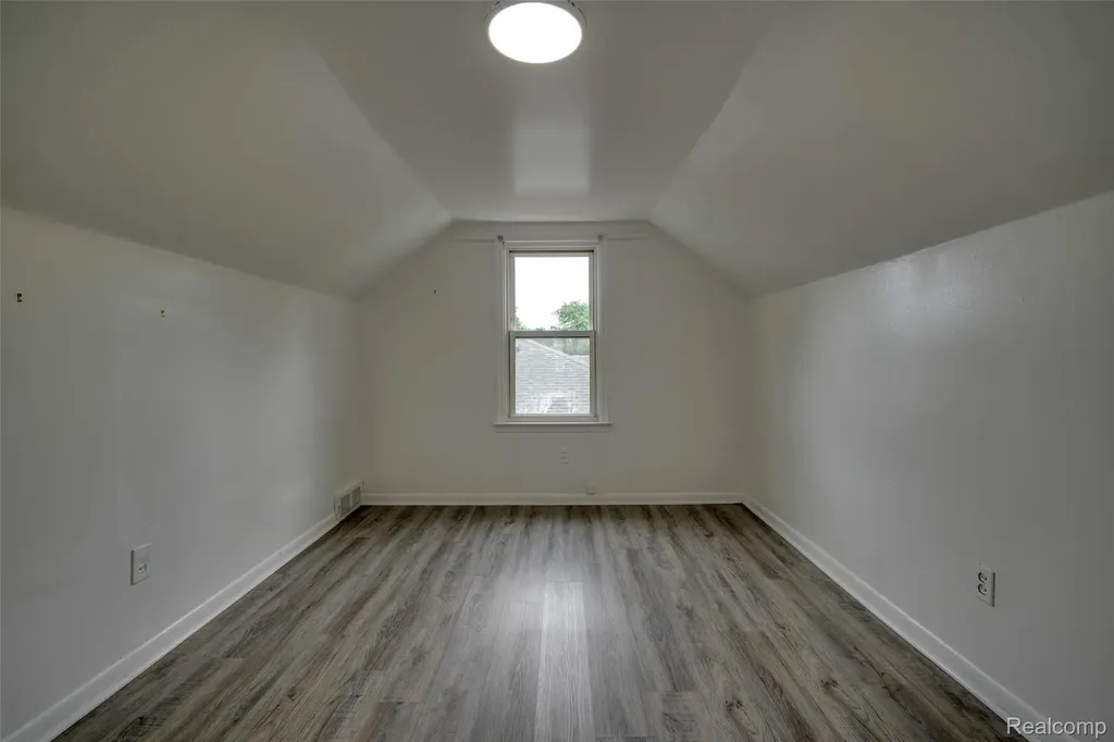 3149 Poplar Avenue Warren City MI 48091