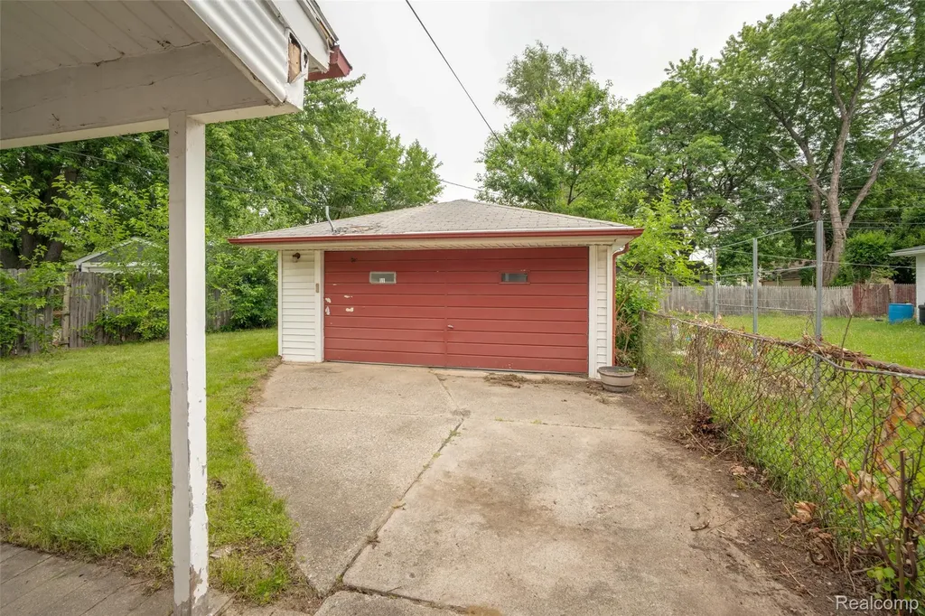 3149 Poplar Avenue Warren City MI 48091