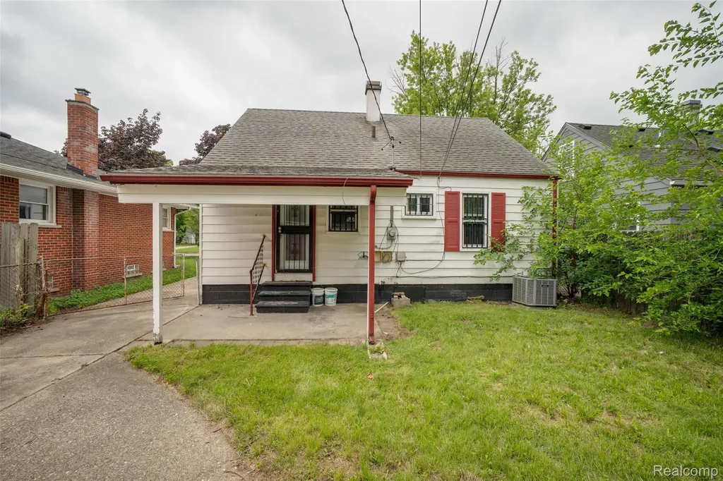 3149 Poplar Avenue Warren City MI 48091