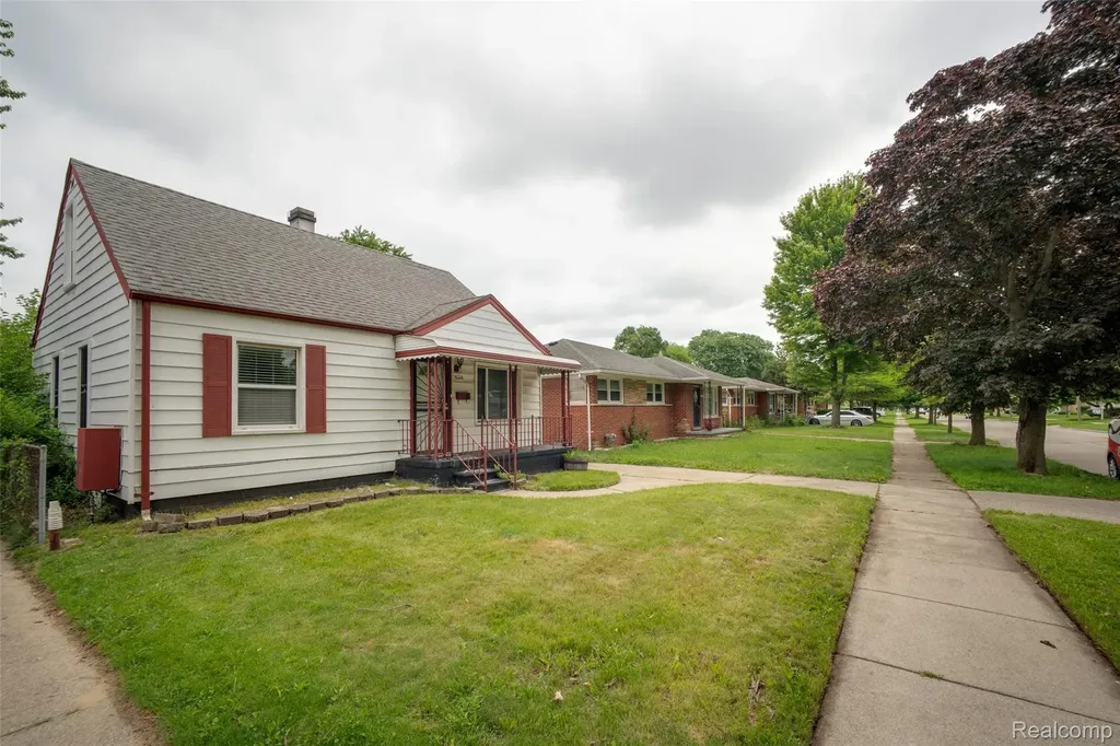 3149 Poplar Avenue Warren City MI 48091