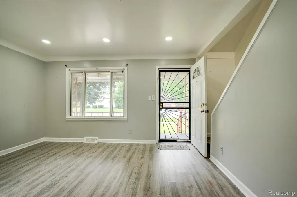 3149 Poplar Avenue Warren City MI 48091