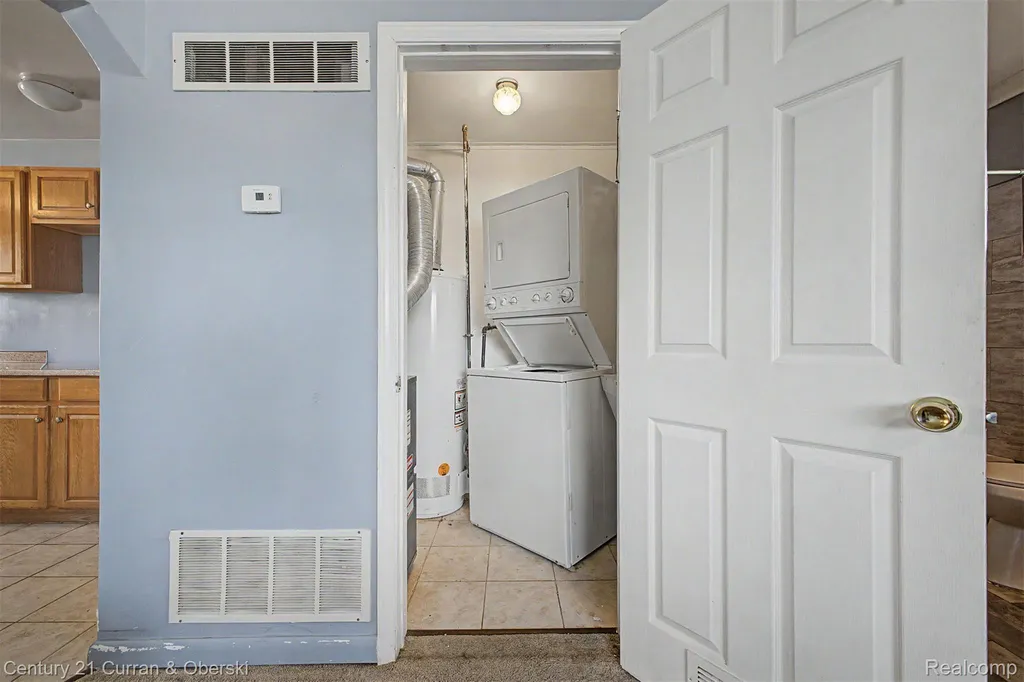 1504 Mclain Avenue Lincoln Park City MI 48146