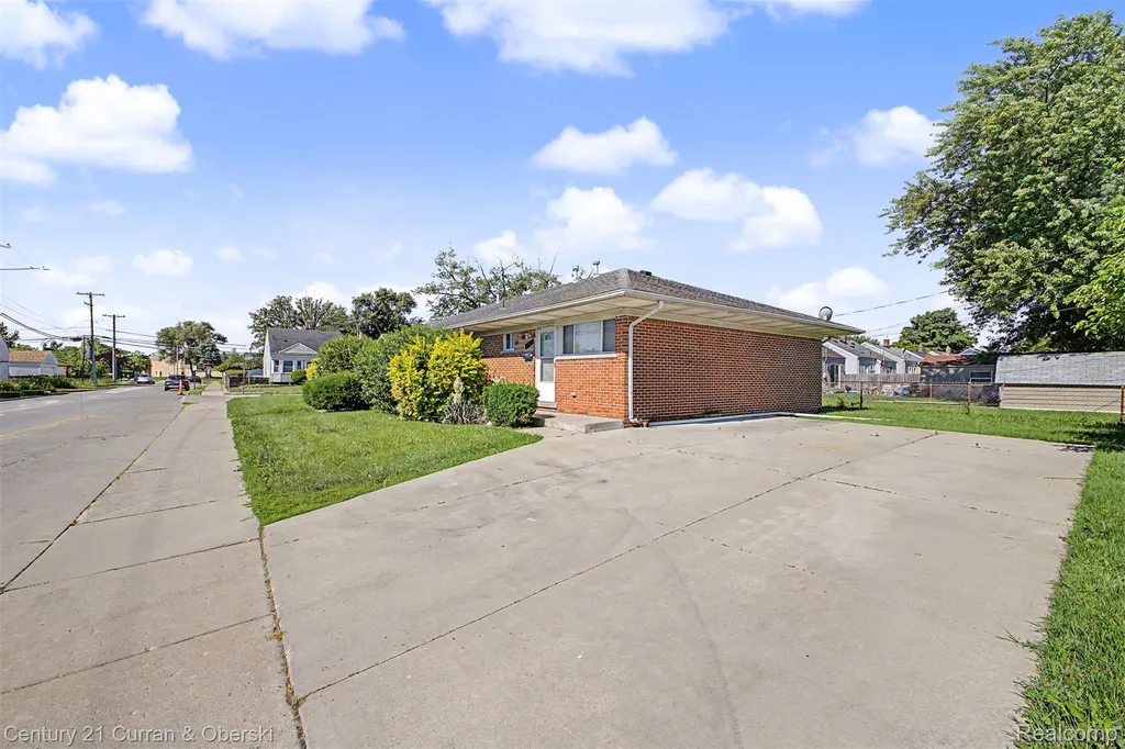 1504 Mclain Avenue Lincoln Park City MI 48146
