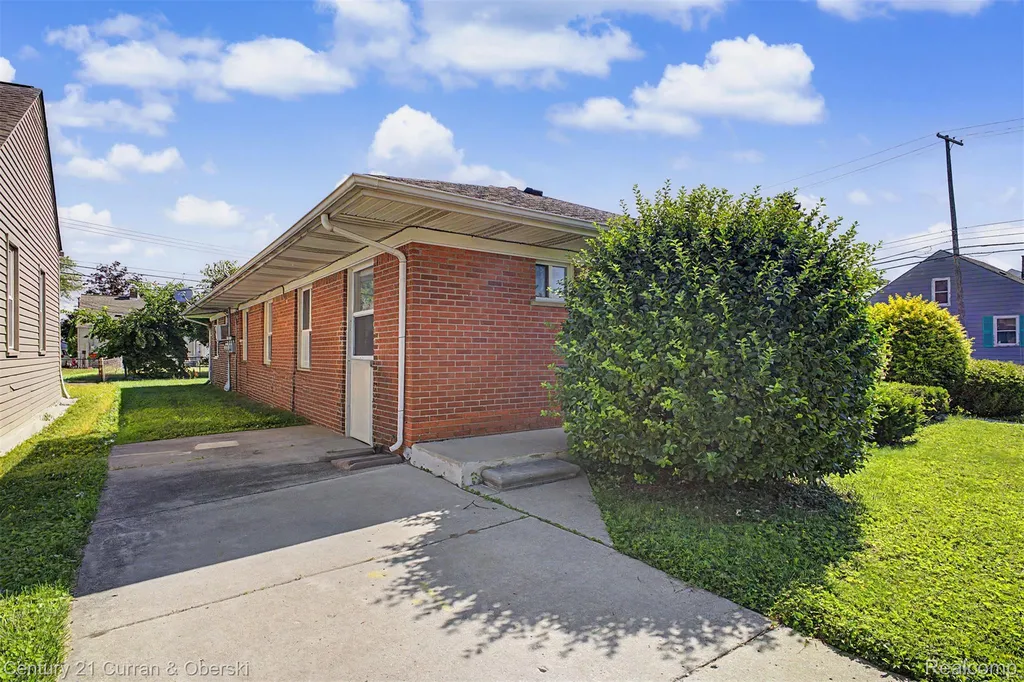 1504 Mclain Avenue Lincoln Park City MI 48146