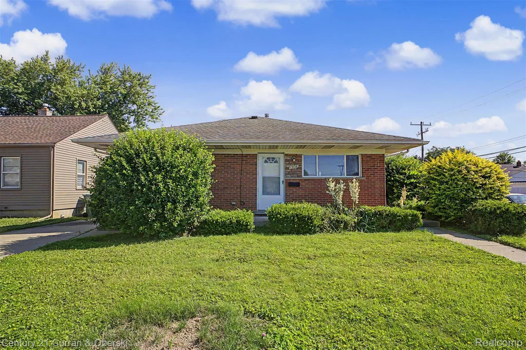 1504 Mclain Avenue Lincoln Park City MI 48146