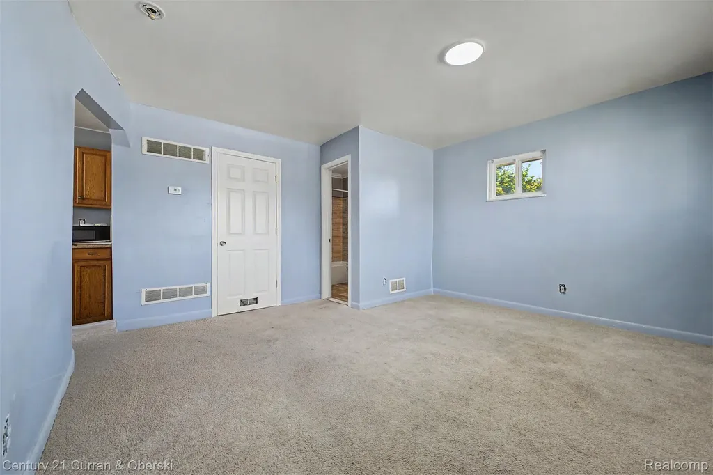 1504 Mclain Avenue Lincoln Park City MI 48146