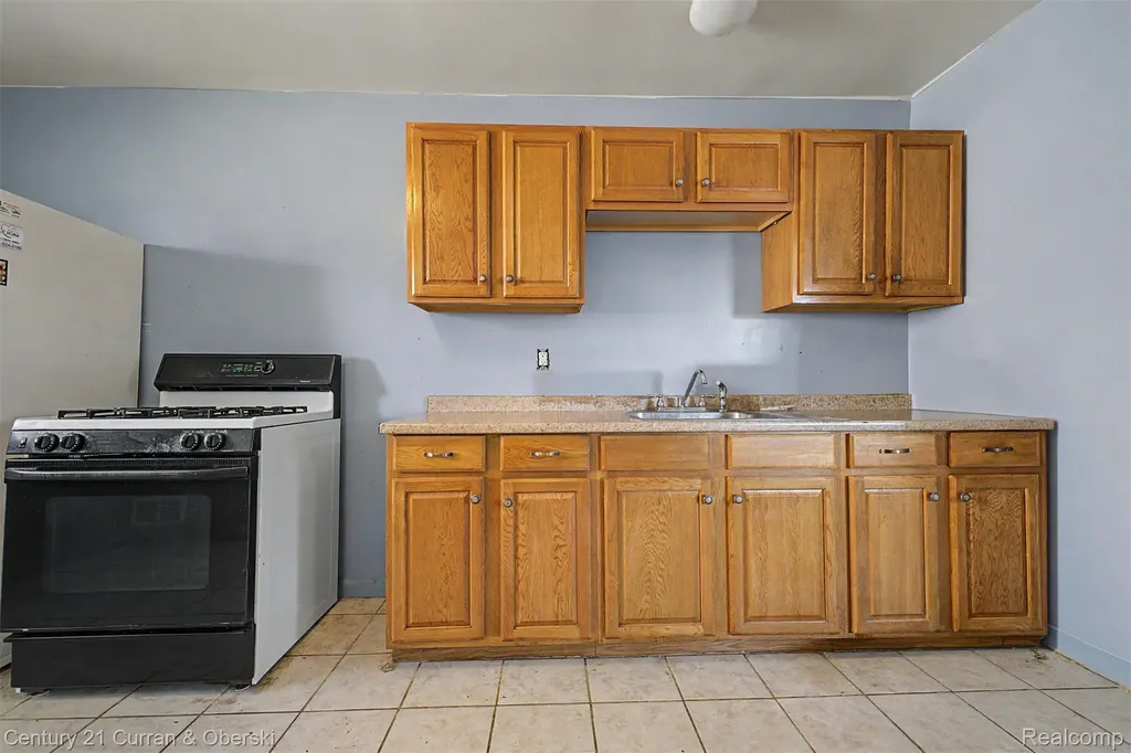 1504 Mclain Avenue Lincoln Park City MI 48146