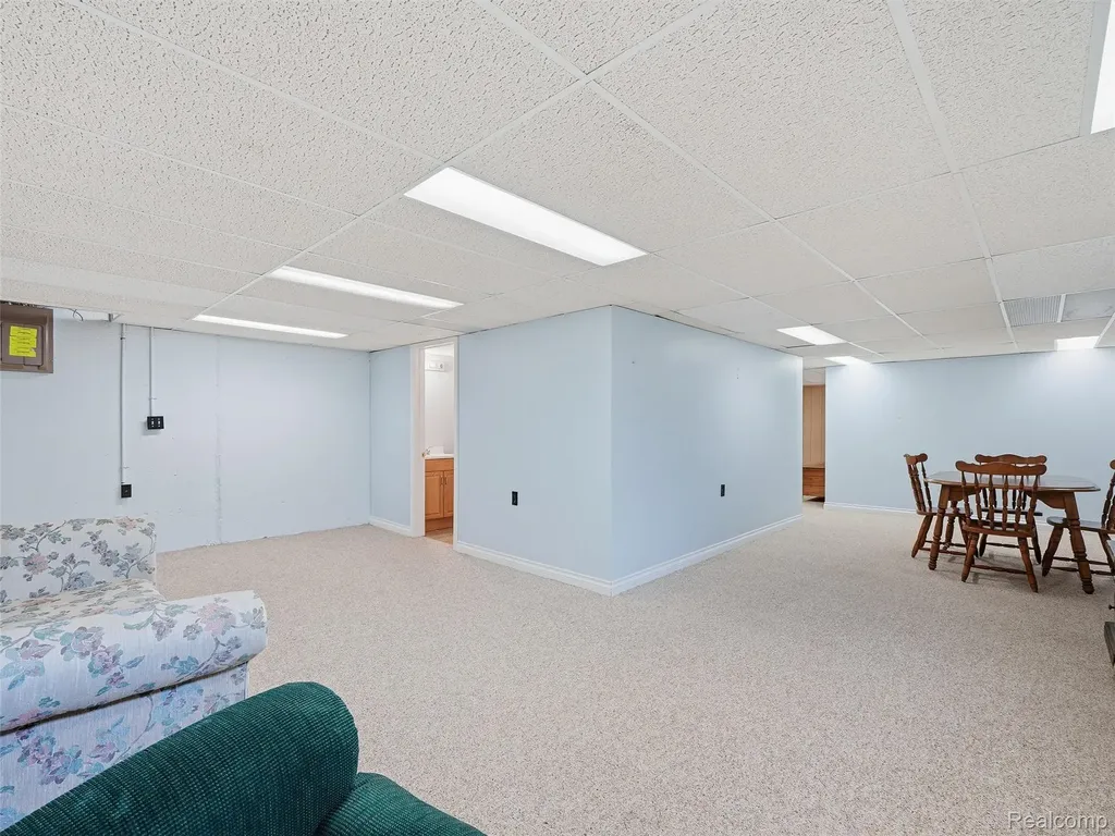 13331 Whittier Sterling Heights City MI 48312