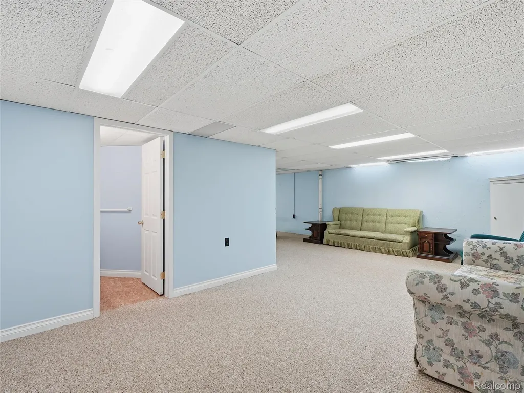 13331 Whittier Sterling Heights City MI 48312