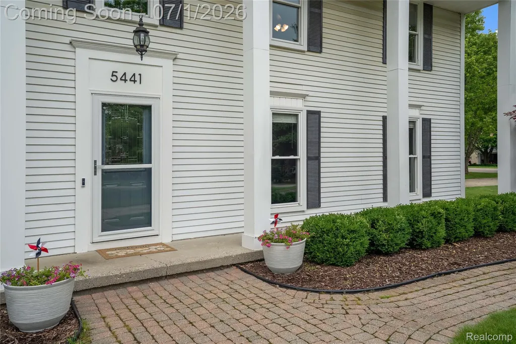 5441 Langlewood Drive West Bloomfield Charter Township MI 48322